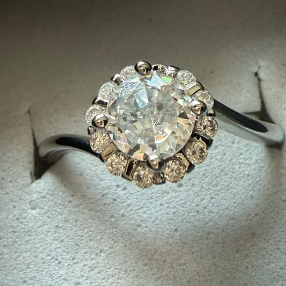 NEW! Pretty Bird Jewelry Classic Halo Solitaire Ring w/Clear Center Stone - Picture 2 of 12